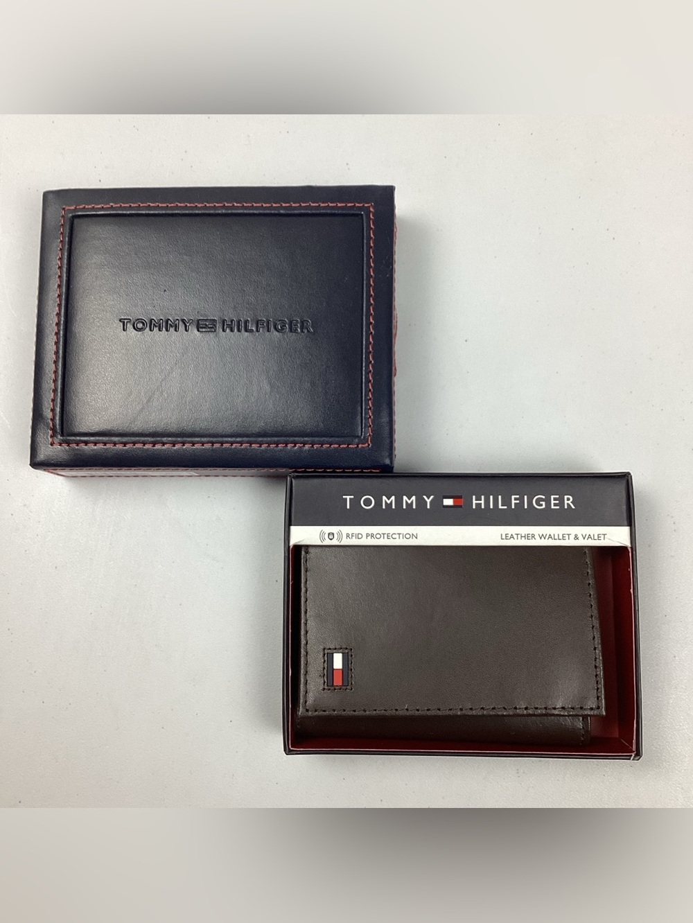 Tommy Hilfiger Men’s Brown Leather RFID Bifold Wallet Valet Box Gift Set NEW!